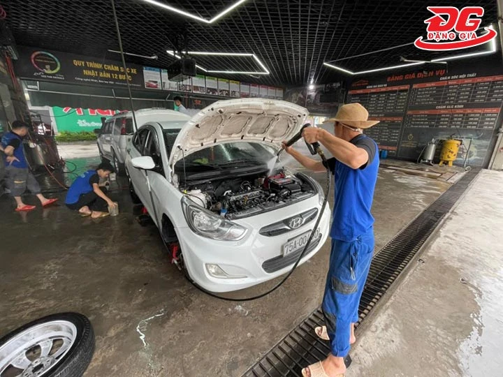 Rửa Xe Vá Lốp Quán Nam