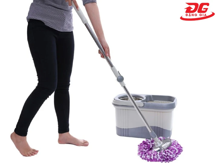 Mẹo dùng cây lau nhà bình thường thông minh, sạch nhanh, an toàn