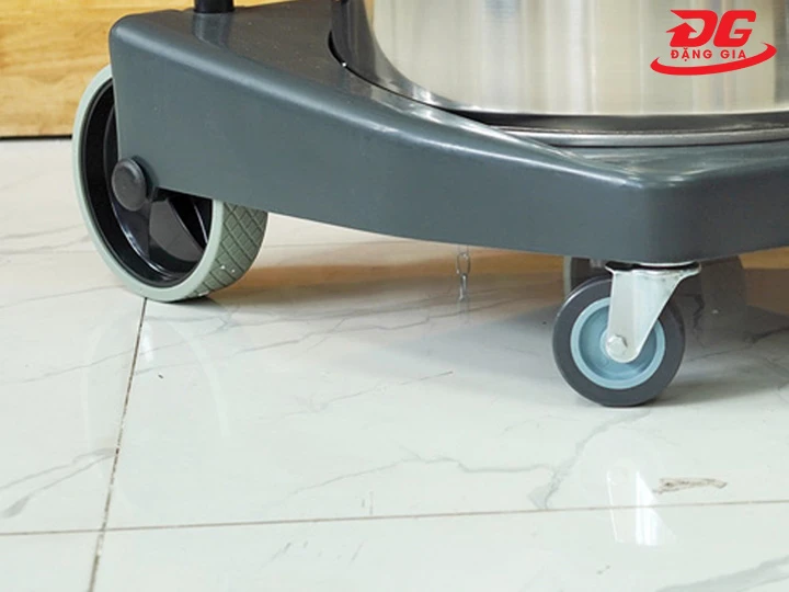 máy hút bụi công nghiệp 2600W 4 bánh linh hoạt
