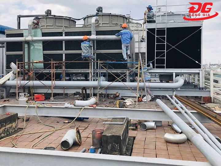 tháp giải nhiệt bị hao hụt nước do Lắp đặt và thiết kế không phù hợp