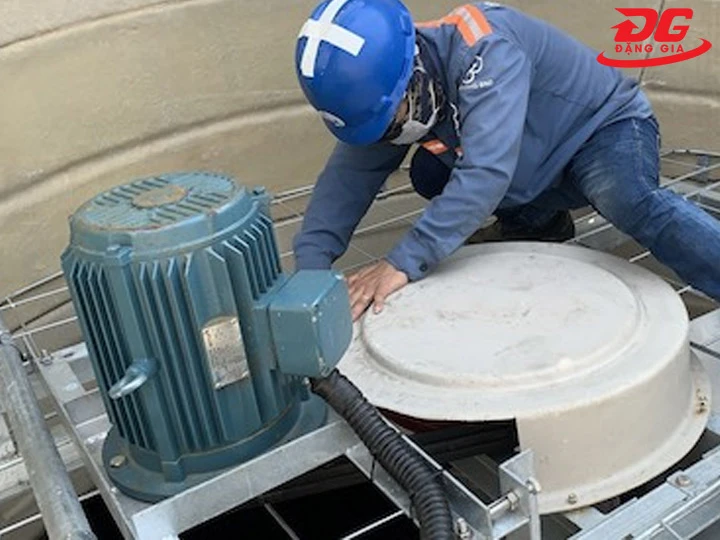 Vệ sinh, bảo dưỡng tháp đều đặn