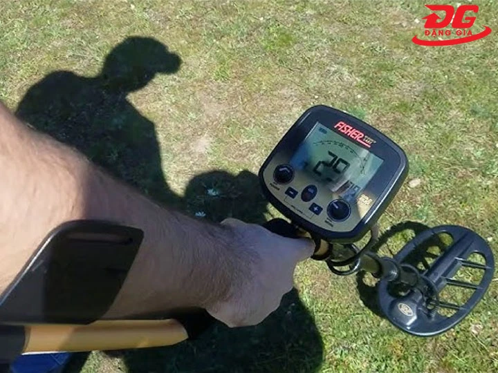 Máy dò vàng cốm Gold Bug Fisher cân bằng tự động
