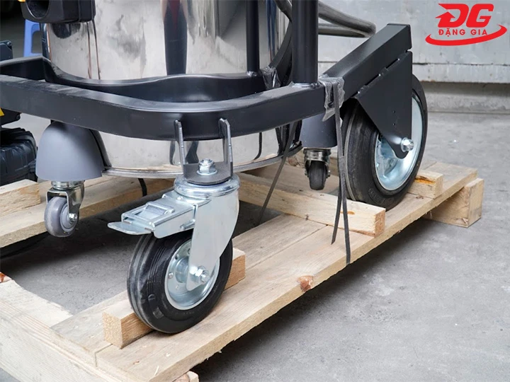 Khung xe có bánh xoay 360 độ