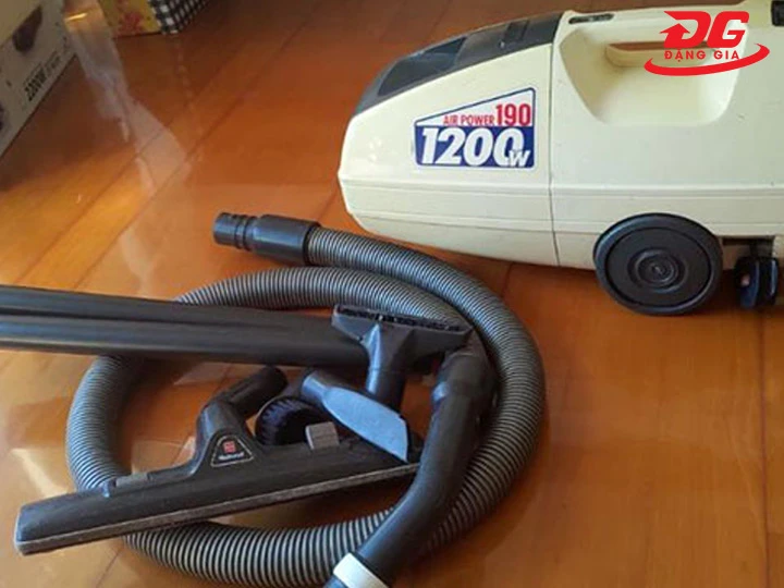 Máy hút bụi National MC-4500 1200W