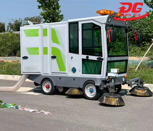 Xe quét rác ngồi lái Kumisai KMS S18 4