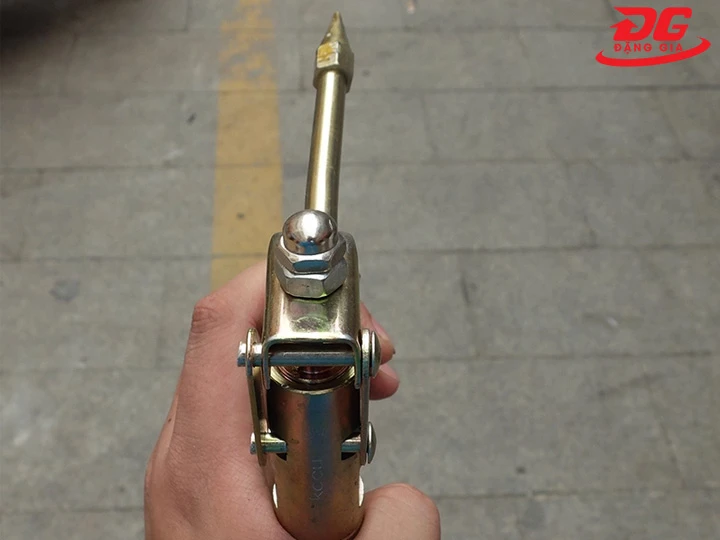 Dùng súng bơm mỡ Kocu HCG-150