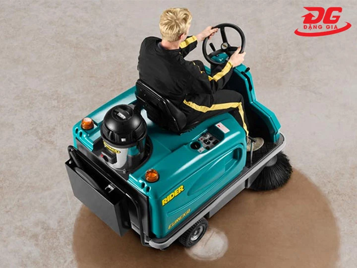 Xe quét rác ngồi lái eureka