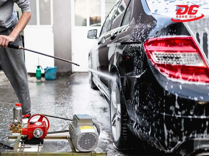 sử dụng máy xịt rửa 1hp