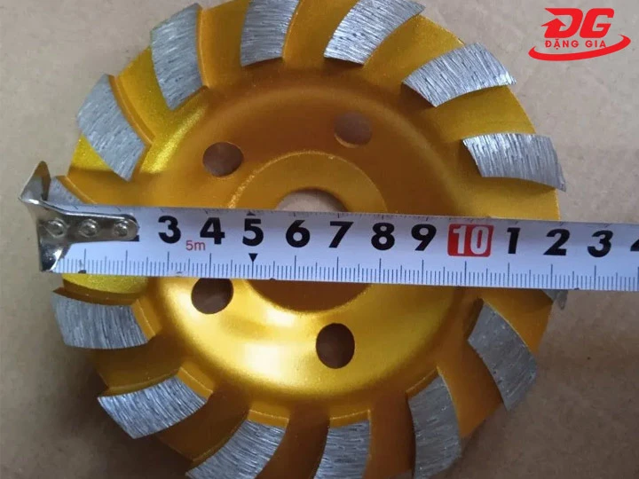 đá mài bê tông 125 mm Gọn nhỏ, dùng linh hoạt