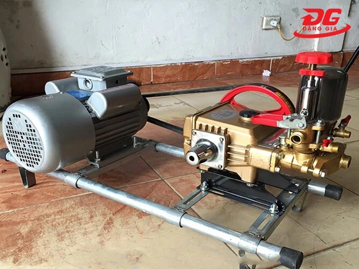 Máy phun rửa xe 1HP HL30AT