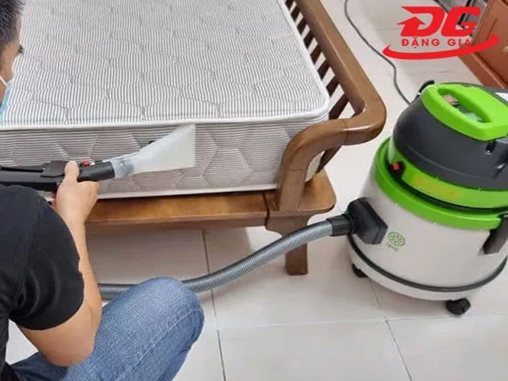 Máy hút bụi khô ướt giặt sofa IPC Beta 200