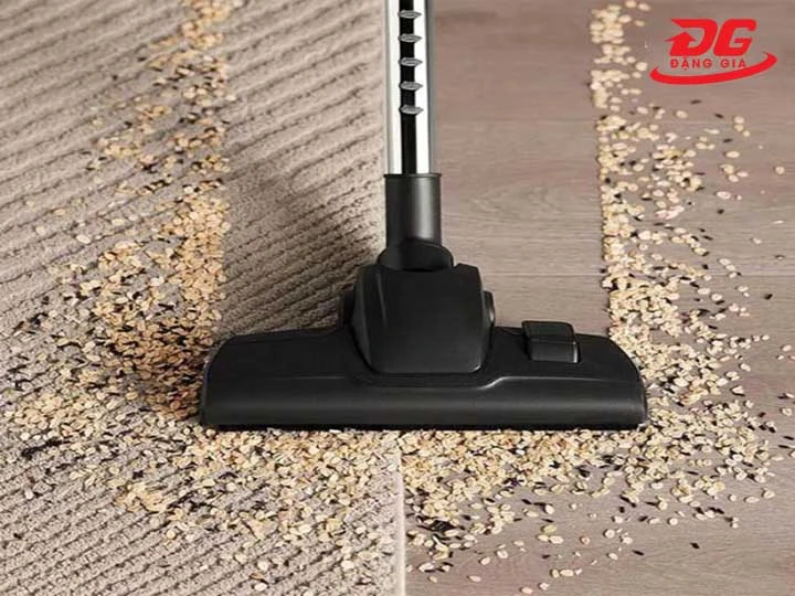 máy hút bụi 2400W hút sạch