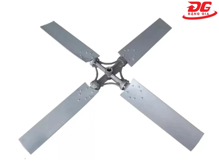 4 cánh bản rộng với góc nghiêng chuẩn