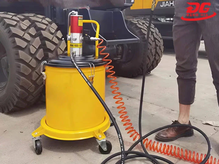 Dựa vào nhu cầu sử dụng để chọn Máy bơm mỡ phù hợp