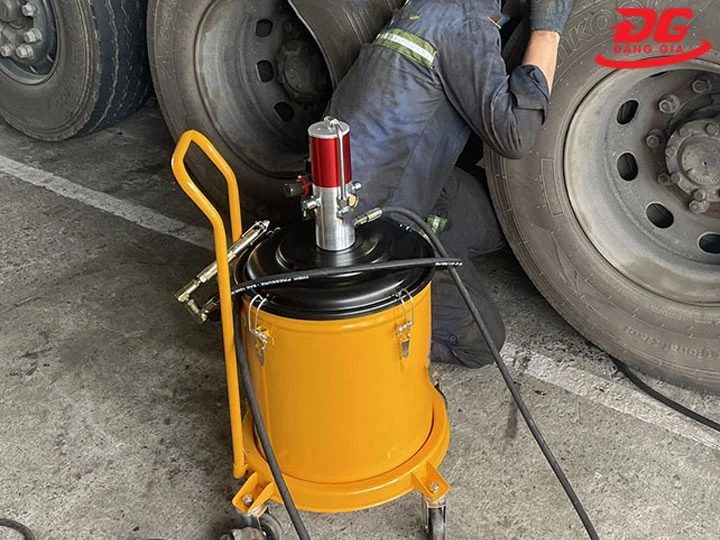 hình ảnh Máy bơm mỡ Kouritsu