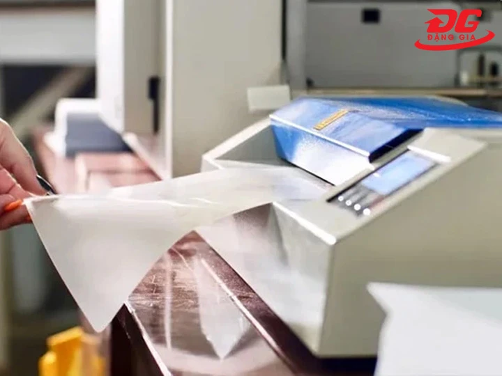 Nguyên lý vận hành máy ép plastic Nhật Bản đảm bảo an toàn