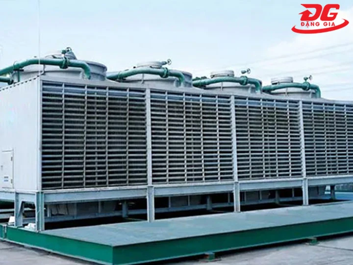 Tháp giải nhiệt vuông Kumisai KMS 225RT sẽ đưa luồng khí di chuyển theo phương thẳng đứng