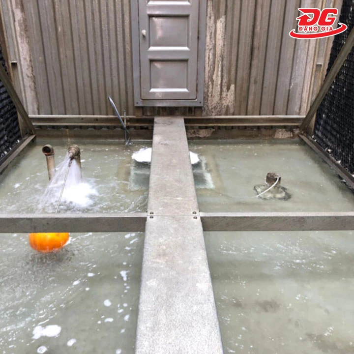 nước của tháp giải nhiệt