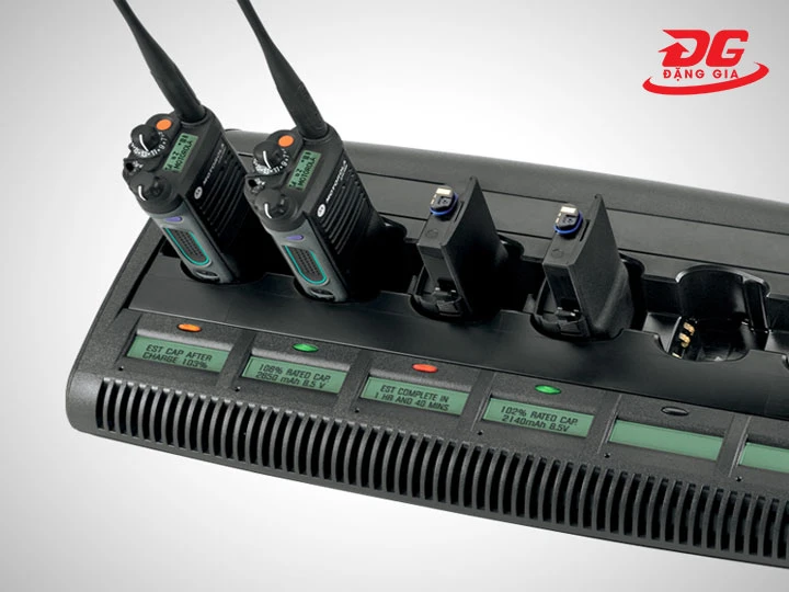 Kiểm tra pin, sạc, ăng-ten, phụ kiện kèm theo