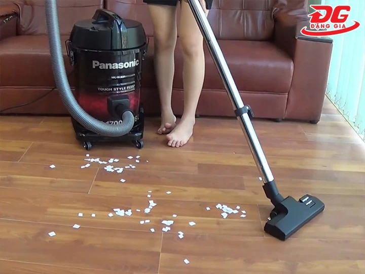 sử dụng máy hút bụi Panasonic