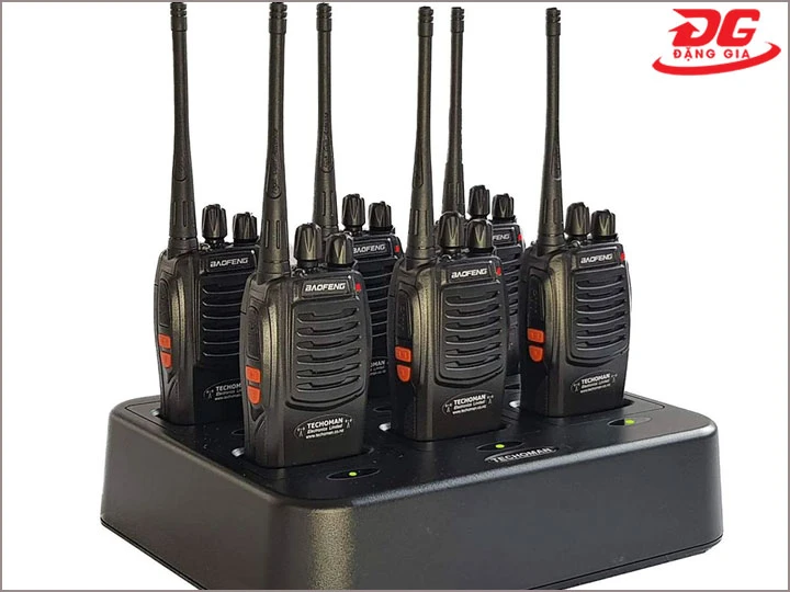 Bộ đàm 6 cái có thiết kế giống nhau