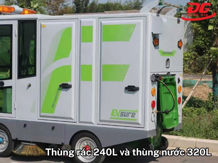 xe quét rác ngồi lái Kumisai KMS S18 Thùng chứa khủng