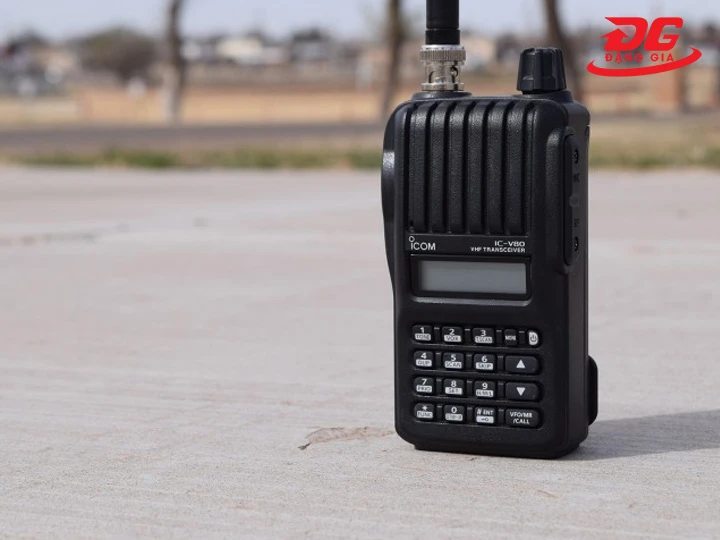 Bộ đàm cầm tay chống nước iCOM (IC-V80) VHF