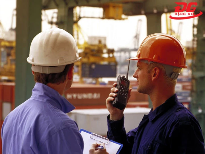 Bộ đàm 6 cái giúp các kỹ sư giám sát 