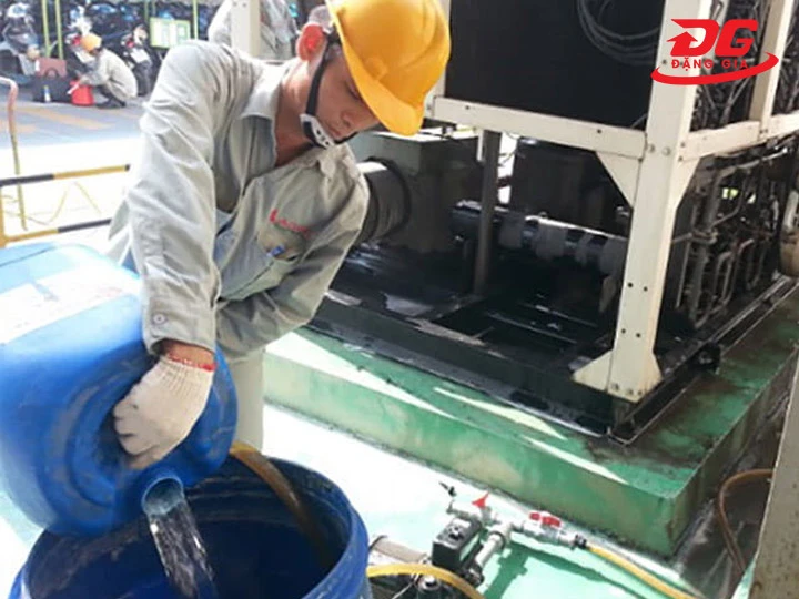 Hướng dẫn an toàn khi dùng hóa chất tháp giải nhiệt