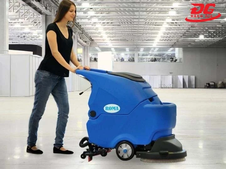 máy chà sàn RM50B dễ sử dụng