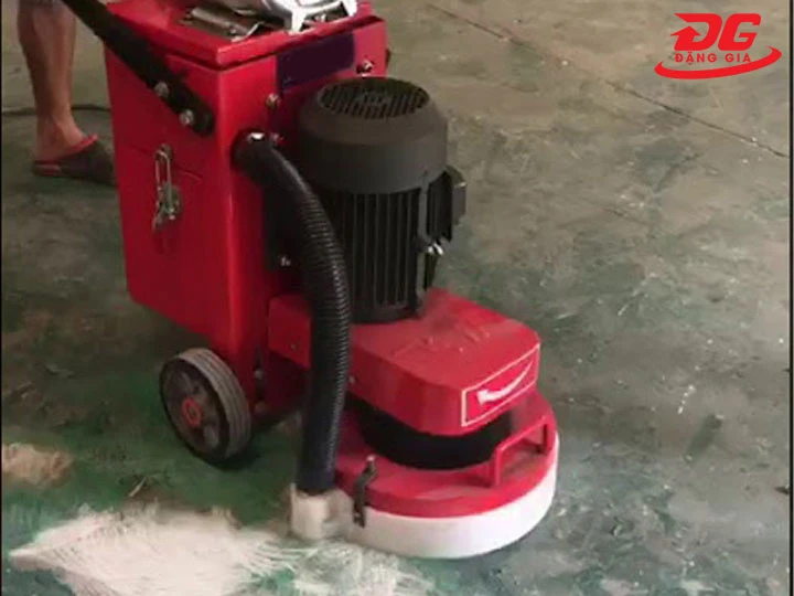 Máy mài sàn hút bụi G330 được trang bị các đĩa mài