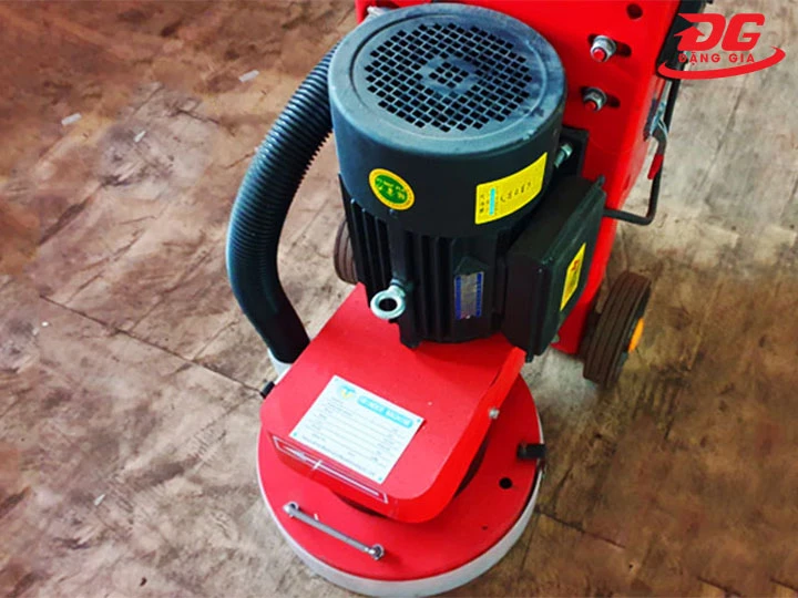 Máy mài sàn hút bụi G330 sở hữu động cơ mạnh mẽ