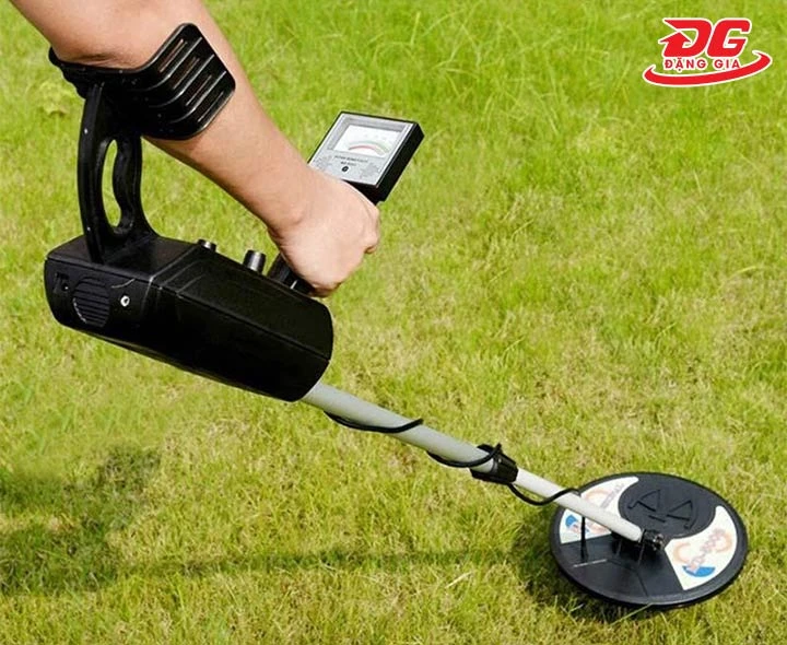 Máy rà kim loại ở độ sâu 5m MD 008