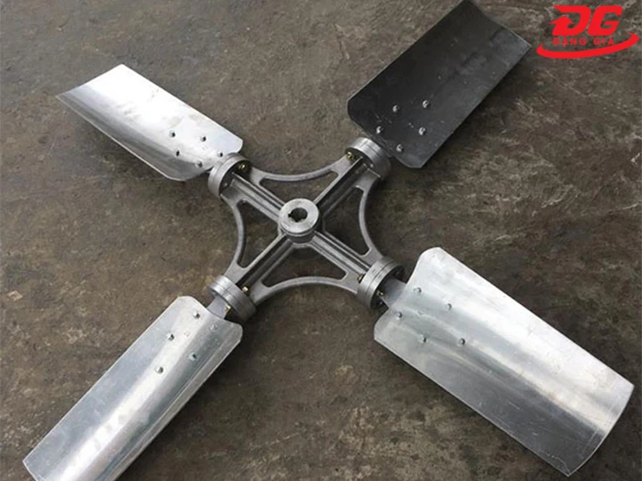 siệt chặt bu lông cánh quạt D1700mm