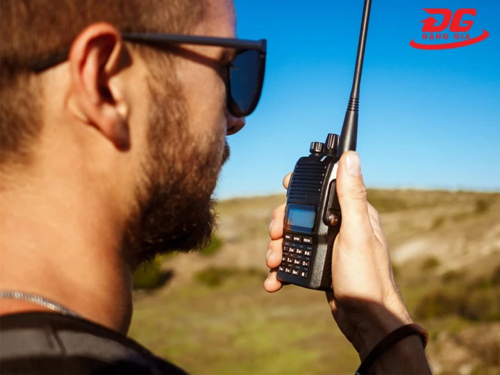bộ đàm 15W Thời lượng pin dài
