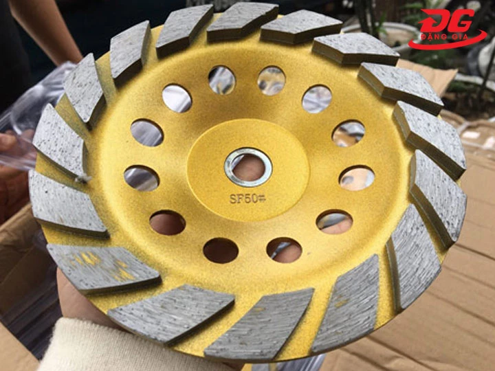 Đặc điểm thiết kế của lưỡi mài bê tông 180 mm