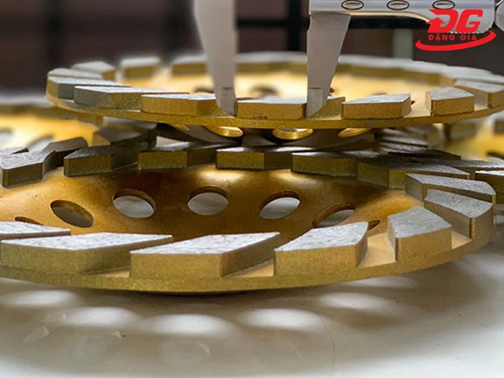 lưỡi mài bê tông 180 mm có Lưỡi mài siêu cứng