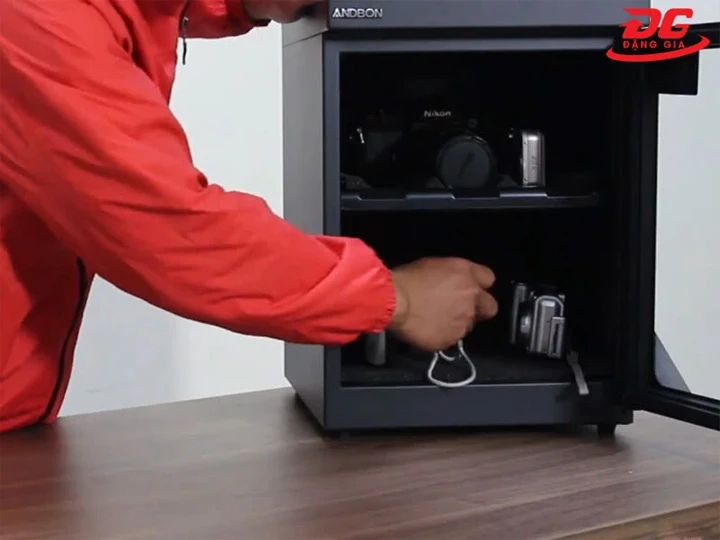 Duy trì độ ẩm ổn định, bảo vệ thiết bị khỏi ẩm mốc