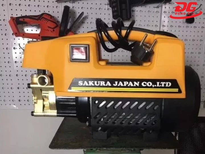 Máy rửa xe Sakura 1800W
