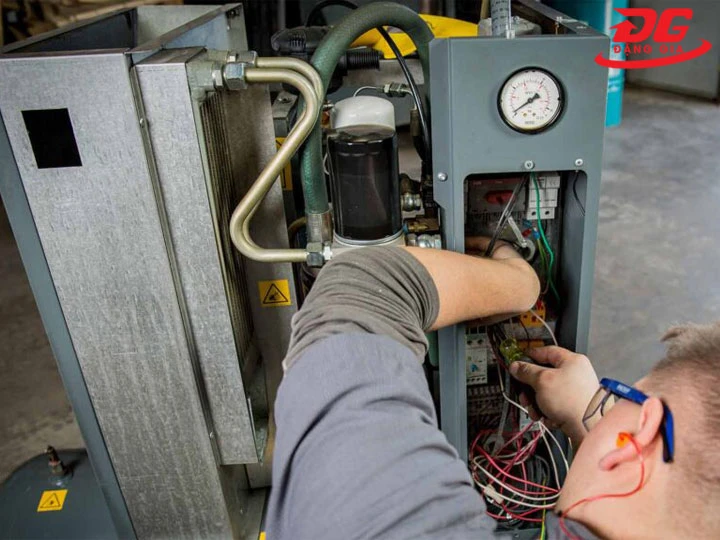 Quạt làm mát ngừng hoạt động khiến máy nén khí bị quá nhiệt