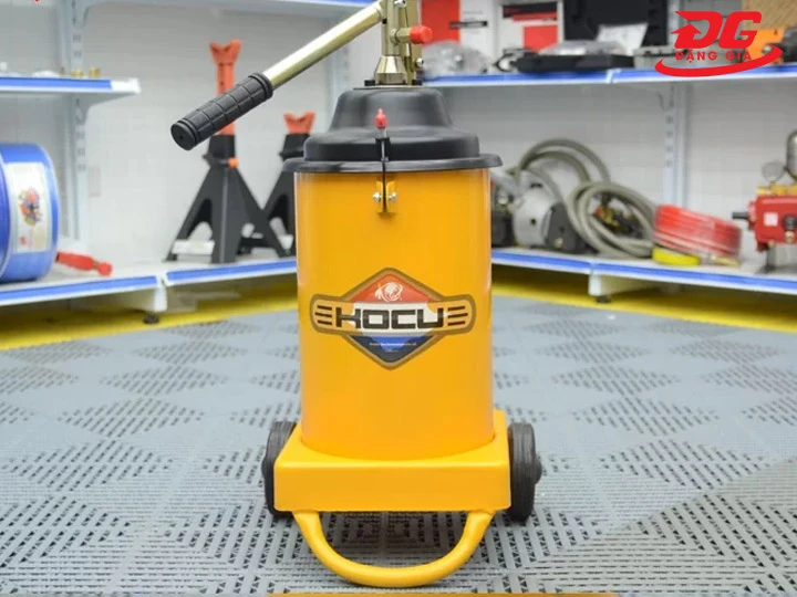 Tips chọn mua máy bơm mỡ bằng tay phù hợp nhu cầu