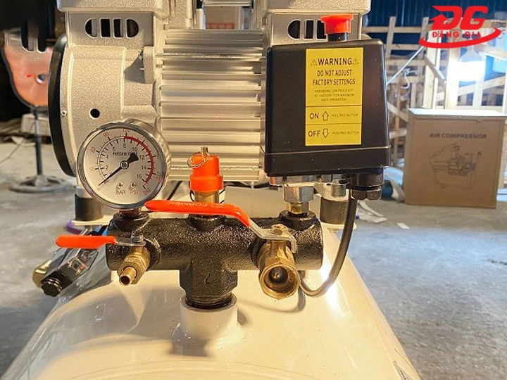 đường hút bị tắc khiến máy nén khí không vào hơi