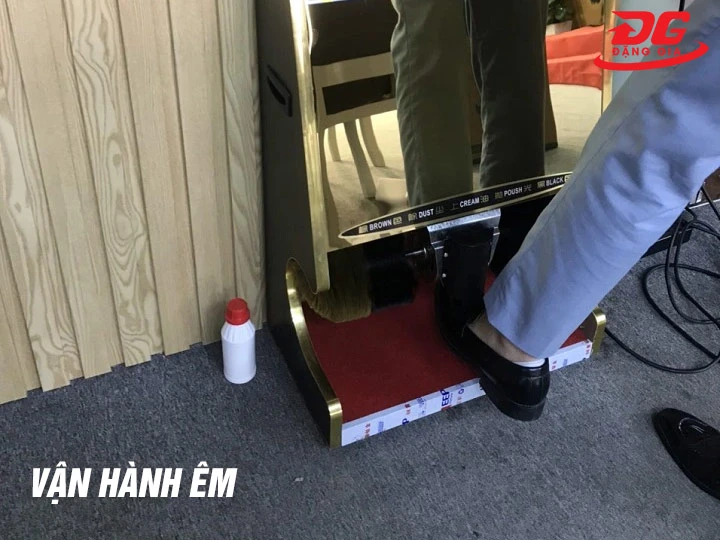 Máy đánh giày văn phòng Brother Apus A2 Pro chạy êm