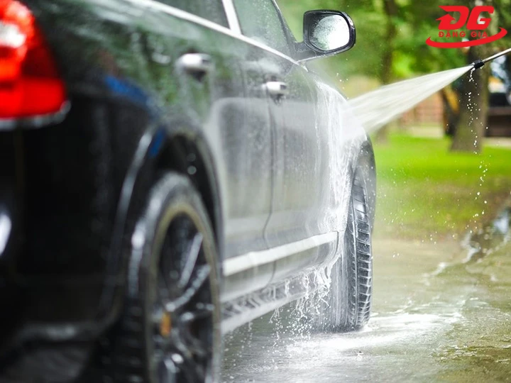 máy rửa xe Hiroma xịt rửa siêu sạch