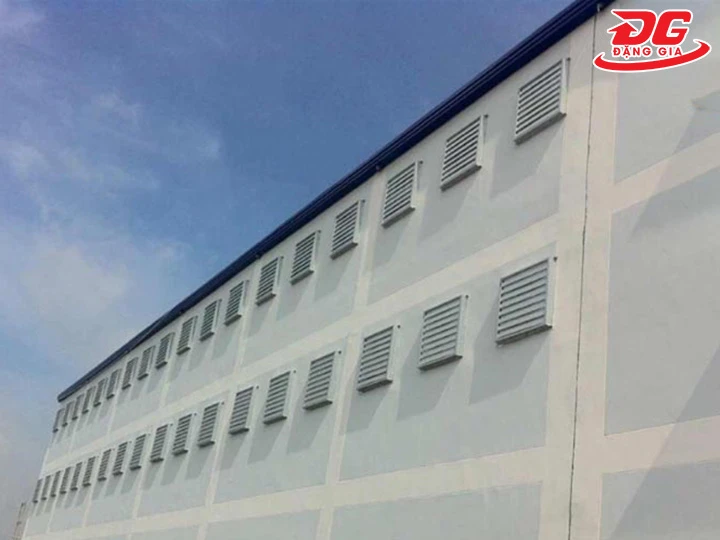 cửa sổ làm mát