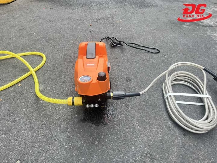 sử dụng máy rửa xe phun thuốc trừ sâu