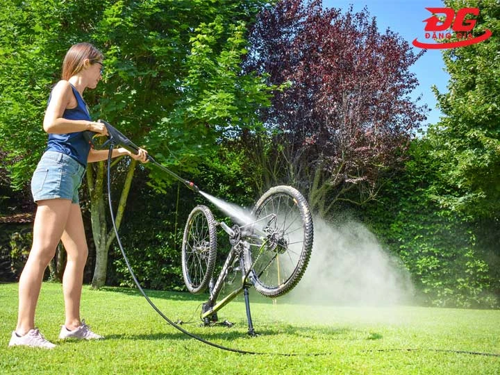 Máy rửa xe Lavor mạnh mẽ