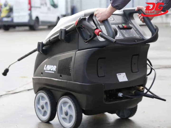 Máy rửa xe Lavor nước nóng