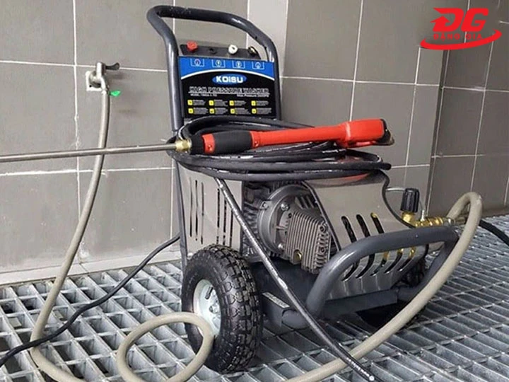  máy rửa xe Kouritsu Kiểu dáng cơ động, thuận tiện sử dụng