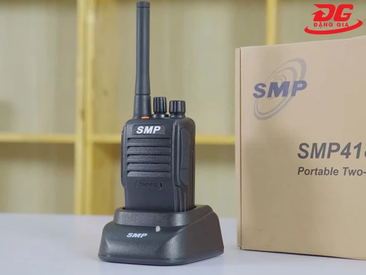 sạc pin máy bộ đàm tránh bị mất tiếng